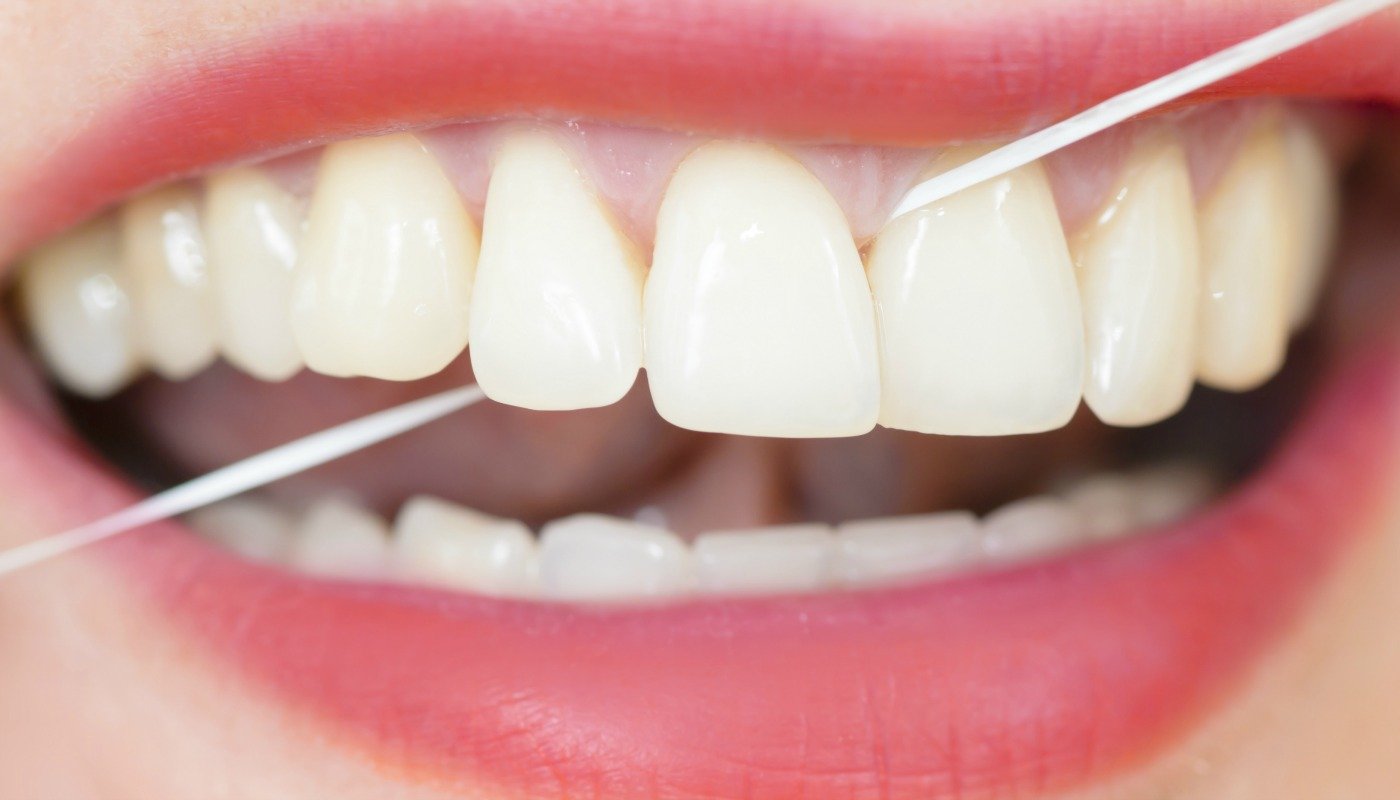 Quando usar o fio dental? Antes ou depois da escovação? – Ortopretti
